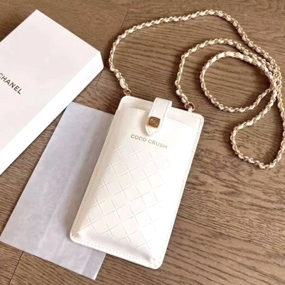 Chanel Coco Crush Smartphone Card Holder
Novelty Crossbody Pouch - Picture 4 of 8